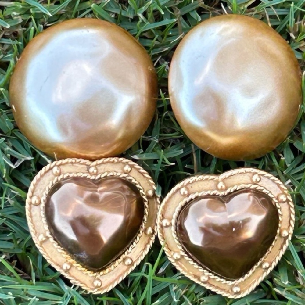Bundle designer CarolLee Gold
Tone chunky faux pearl heart Clip
On Earrings